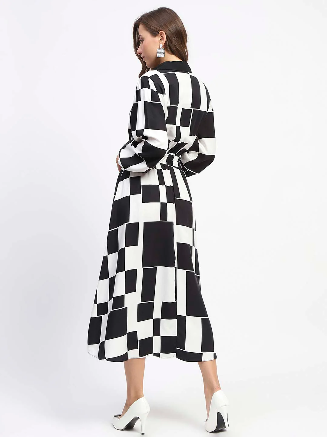 Madame Viscose Chessboard Print Cinched Waist Black Dress - Image 5